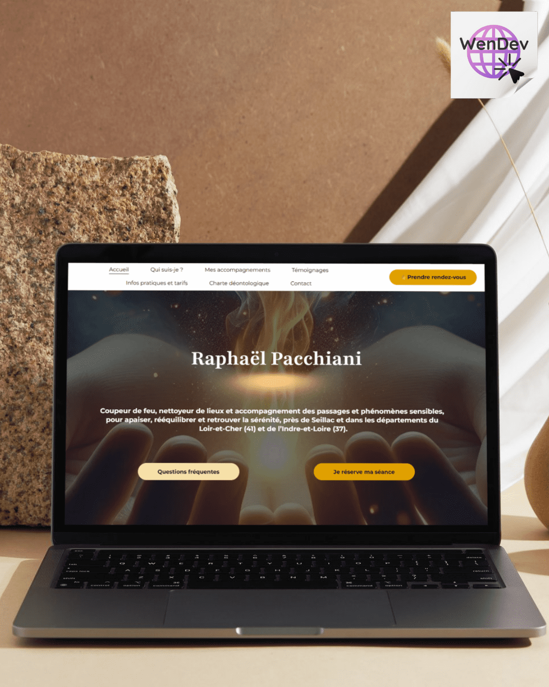 Mockup du site internet de Raphaël Pacchiani, coupeur de feu et passeur d'âmes, réalisé par WenDev. Mockup du site internet de Raphaël Pacchiani, coupeur de feu et passeur d'âmes, réalisé par WenDev.