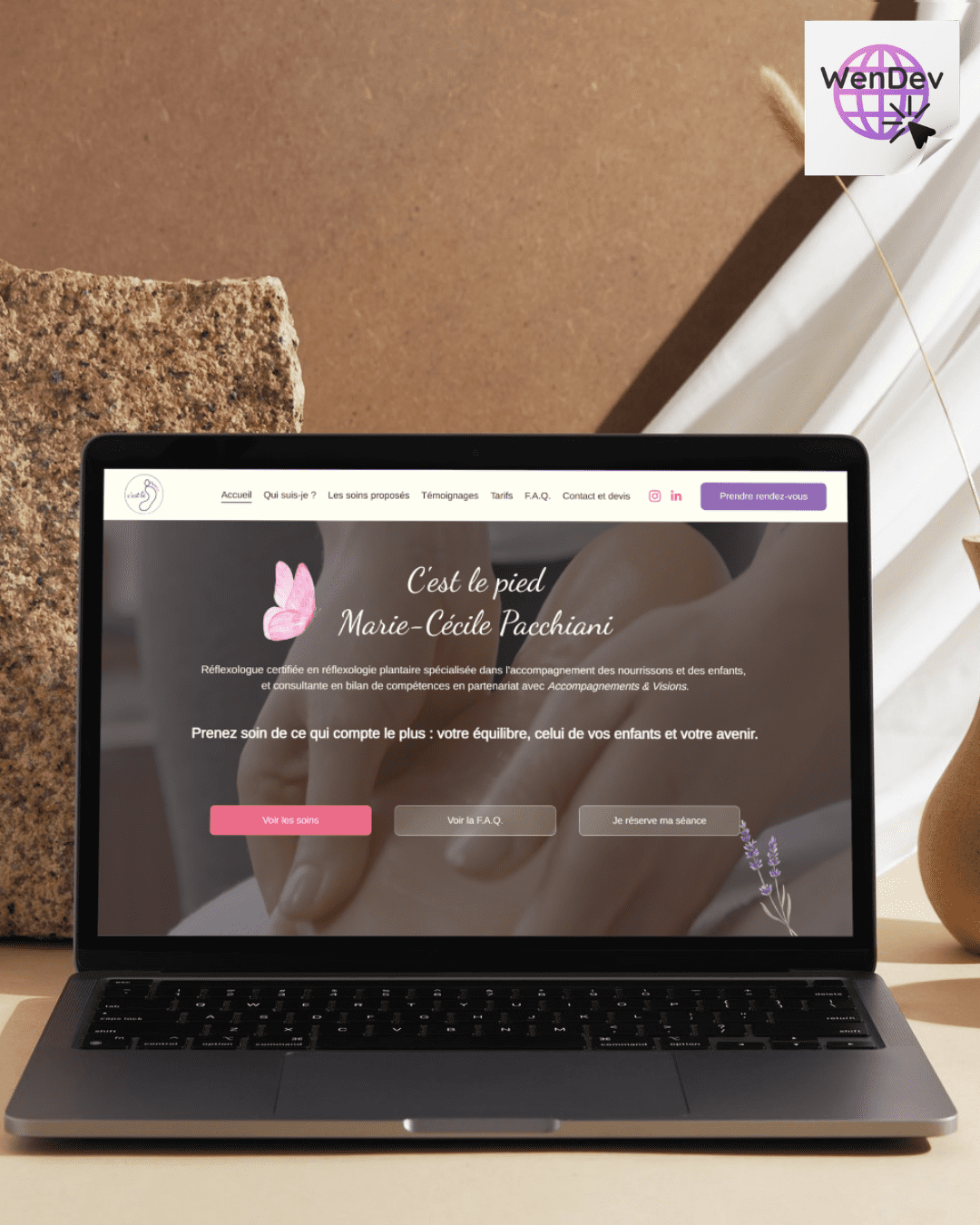 Mockup du site internet de Marie-Cécile Pacchiani, réflexologue plantaire au cabinet C'est le pied Mockup du site internet de Marie-Cécile Pacchiani, réflexologue plantaire au cabinet C'est le pied, réalisé par WenDev.