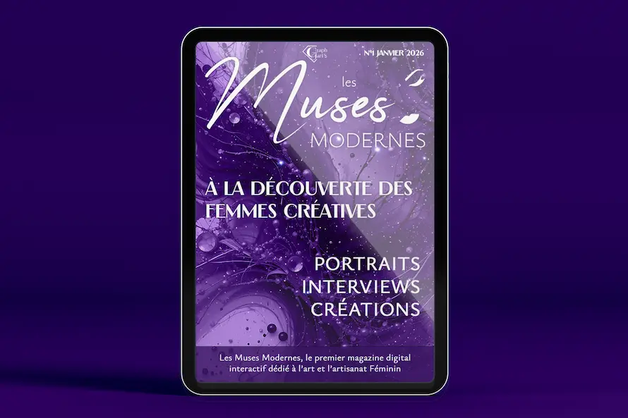 Mockup d'une tablette qui affiche Les Muses Modernes, le magazine qui révèle les artistes, créatrices, autrices et artisanes de talent, par Cindy de GraphArt's - partenaire de WenDev Mockup d'une tablette qui affiche Les Muses Modernes, le magazine qui révèle les artistes, créatrices, autrices et artisanes de talent, par Cindy de GraphArt's - partenaire de WenDev
